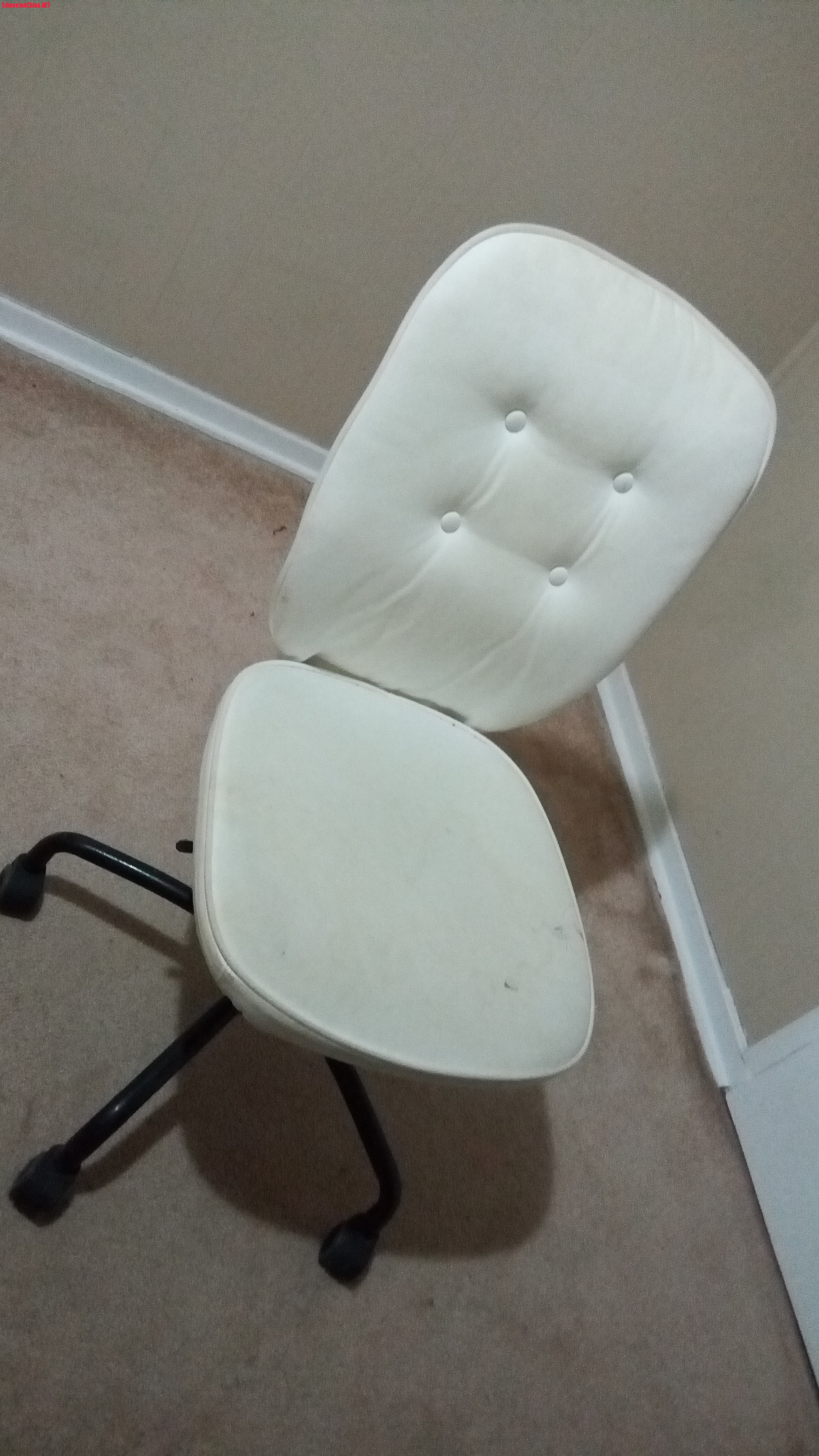 chair2.jpg